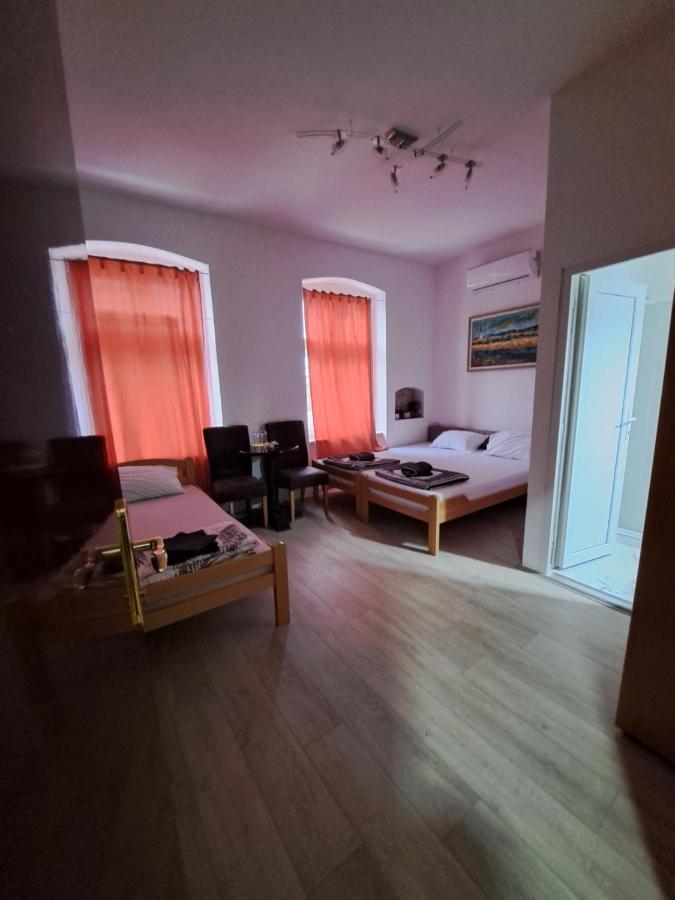 Tabacco Rooms Obrenovac  Extérieur photo